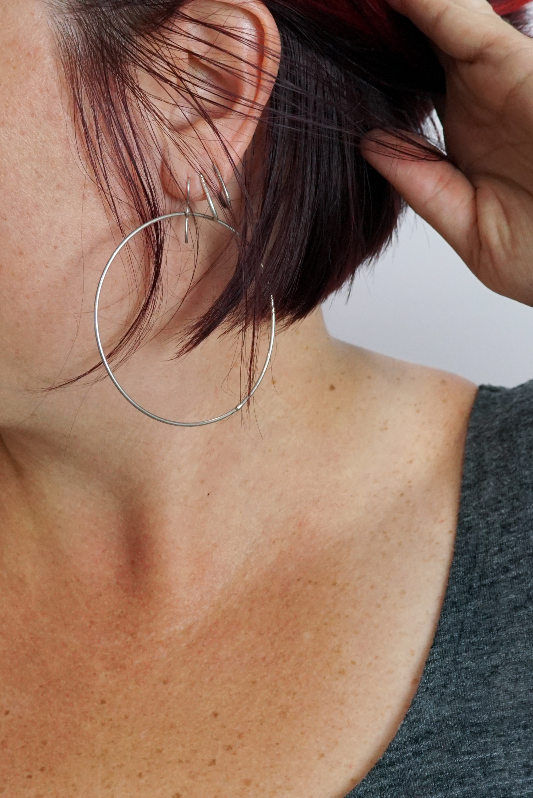 Can you sleep in earrings with backs like these? : r/piercing